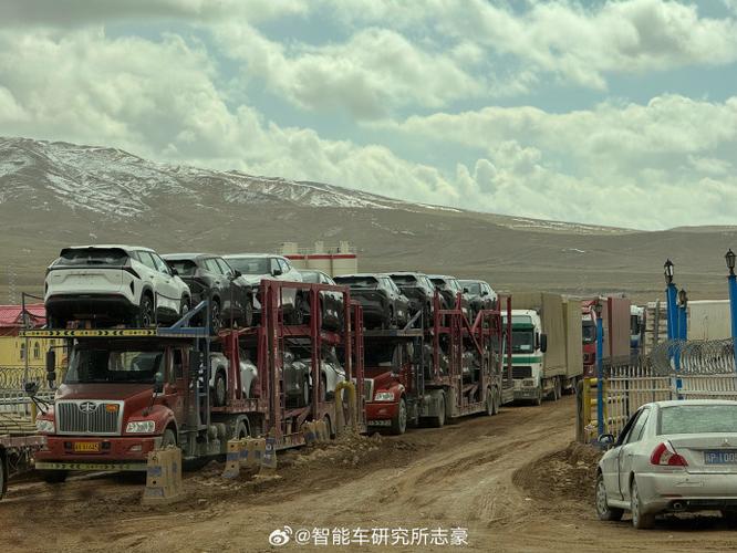 自驾穿越雪山时翻车,自驾穿越雪山时翻车视频