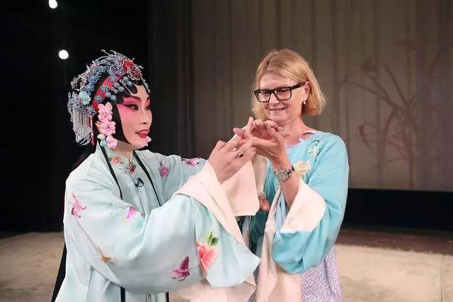 开奖澳门开奖结果+开奖记录表和大爷打非遗女人拳与大爷打非遗女人拳击视频